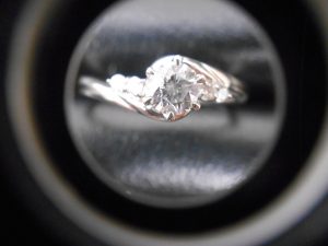 ダイヤモンドリングのお買取なら大吉サンシパーク桑名店。