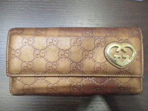 小倉南区下曽根、大吉サニーサイドモール小倉店で買取りましたグッチ(GUCCI)の財布の画像です