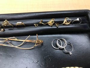 金・プラチナ・スーツ・グッチ・ブランドスーツ・アタッシュ・zero ・高価、ニコン、ＮＩＫＯＮ，ライカ・ｎｉｋｏｎ，高価買取、大吉、買取専門店大吉逗子店、買取、逗子、逗子駅、逗子周辺、追浜、追浜周辺、追浜駅、葉山、Ｄ5100・葉山ハイランド・鎌倉・鎌倉駅・大船・大船駅象牙。ブランド品。ブランド。金。銀、ダイヤモンド　、切手、能見台、横須賀、銀座通り、上大岡、上大岡駅。三浦、京急富岡、横浜、エルメス、シャネル、カメラ、お酒、六浦、.JPG (2)