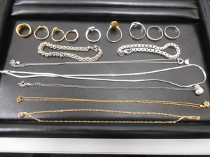 貴金属おまとめ（金のネックレス、金の指輪、金のブレスレット）を買取専門店　大吉　JR八尾店で買取ました。
