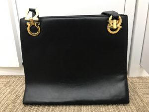 甲斐市でフェラガモを売るなら、大吉オギノ双葉店にお任せ!