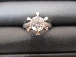 小倉南区下曽根、大吉サニーサイドモール小倉店で買取りましたダイヤリングの画像です