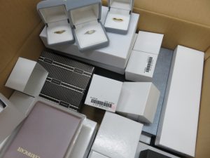 本日は110点のジュエリーをお持ち頂きました。