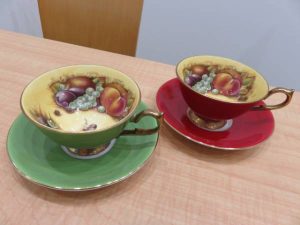 人気のブランド エインズレイのとっても綺麗なティーカップとソーサーのセットをお買取させていただきました。日置市の大吉グラード伊集院店です。