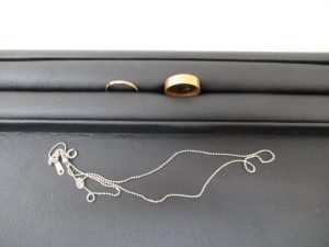 刻印のない貴金属の買取情報です 大吉松山久万ノ台店