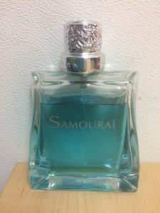 香水 メンズパフューム SAMOURAI サムライ 使用途中