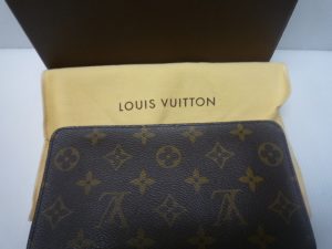堺泉北の皆様、ヴィトンの財布の高価買取は泉北クロスモール店へ