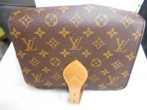 買取専門店 大吉 JR八尾店です。ルイ・ヴィトンを買取ました。