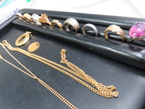 本日も貴金属のリングやネックレスをお買取りさせて頂きました。