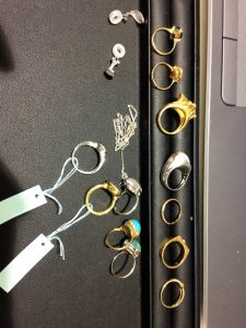 金とプラチナの買取なら鶴岡市の大吉エスモール鶴岡店へお任せください！