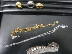 堺泉北の皆様、貴金属の高価買取は泉北クロスモール店へ