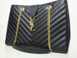 イヴサンローランのバッグをお買取りしました。福岡市大吉七隈四ツ角店です。