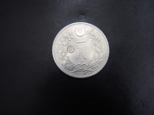 明治二十六年の一円銀貨左丸銀をお買取り致しました大吉鶴見店です。