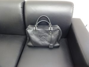 買取専門店 大吉 JR八尾店です。ロエベ(ブランド)を買取ました。