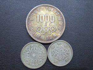 当店はオリンピック1000円銀貨・稲穂、鳳凰、オリンピック100円硬貨をお買取りしております。大吉松江店