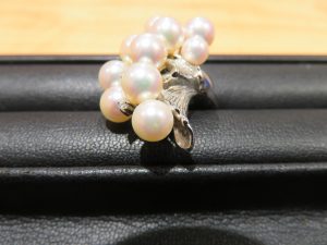 プラチナがとてもすてきに 引き立って豪華なリングのお買取りです。