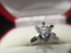 ダイヤを売るなら買取専門店大吉エスモール鶴岡店です