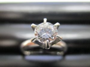 ダイヤお買取致します。生駒駅からすぐの買取専門店大吉グリーンヒルいこま店でお買取させて頂きましたダイヤの画像です。