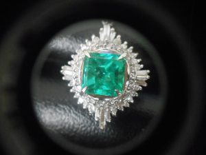 エメラルド　貴金属　お買取りしました　大吉サンシパーク桑名店です