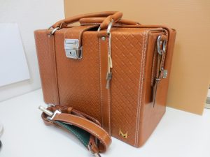 カメラバッグのお買取りなら天神橋筋商店街の大吉へ