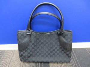 グッチのハンドバッグを買取りました、大吉草加店にお任せを
