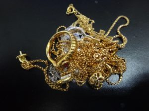 大吉調布店で買取した金のアクセサリー