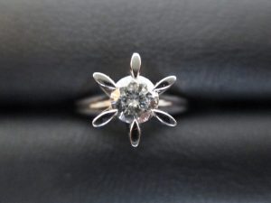 大吉小山店で買取したダイヤリングの画像です