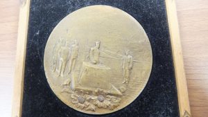 勲章や記念碑 買取り 厚木