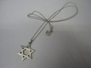 大吉大船店、プラチナのネックレスを買取りしました!