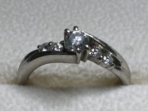 0.33キャラット付きダイヤモンドリング