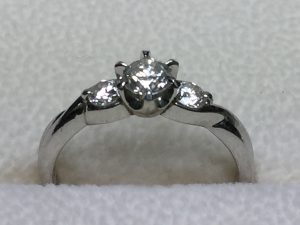 0.3キャラット＋脇石0.2キャラット！大粒ダイヤモンド付きプラチナリング