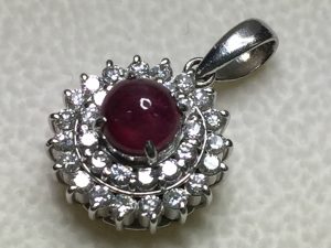 レッドスピネル付き プラチナダイヤモンドトップ