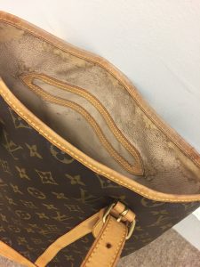 べたべたになったヴィトンのバッグも買取している大吉福井ショッピングシティベル店です!