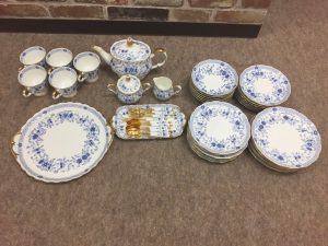 大量のナルミの陶器のティーセットを買取させて頂いた大吉福井ショッピングシティベル店です!