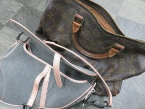 かなりくたびれたブランドのバックをお持ち頂きました。