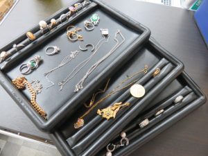 貴金属のリング・ネックレス・ブローチなど多数お買取りさせて頂きました。