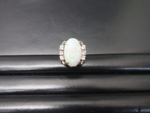 ミルキー・オパールの指輪をお買取り致しました大吉鶴見店です。