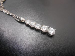 買取専門店　大吉　JR八尾店でダイヤのネックレスを買取ました。