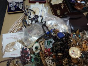 大吉調布店で買取したメッキアクセサリー