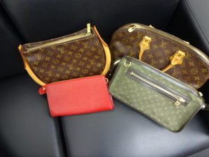 クリスマスプレゼント用にLV ルイ・ヴィトンをお売り頂きました。買取専門店 大吉 JR八尾店。