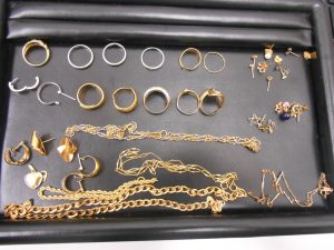 買取専門店 大吉 JR八尾店です。貴金属(遺品)買取ました。