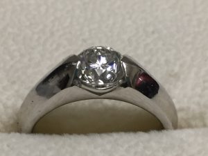 1.00キャラット  大粒ダイヤモンドリング 鑑定書付き