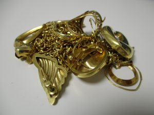 大吉大船店、たくさんの金を買取りしました!