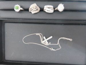 貴金属のリング・ネックレスをお買取りさせて頂きました。