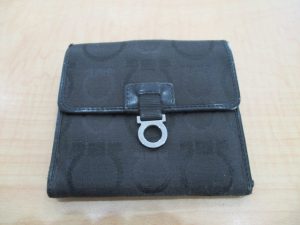 サルバトーレ・フェラガモの財布をお買取りいたしました。大吉松江店