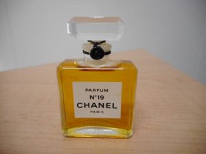 CHANELシャネルNo.19 オードパルファム14ml 香水