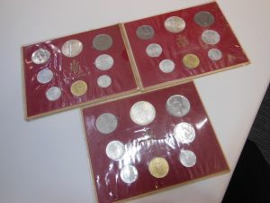 大吉大船店、外国銭のミントセットを買取りしました!