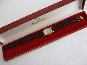 OMEGA　手巻き時計