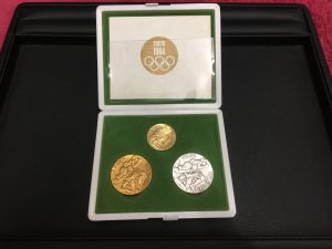 東京オリンピック記念メダルセットをお買取り致しました 大吉弘前高田店です