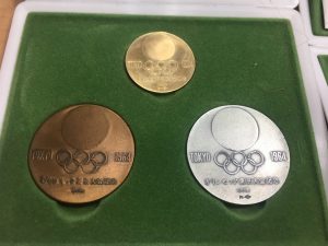 福岡市の大吉七隈四ツ角店では記念メダルや記念コインのお買取をしています!